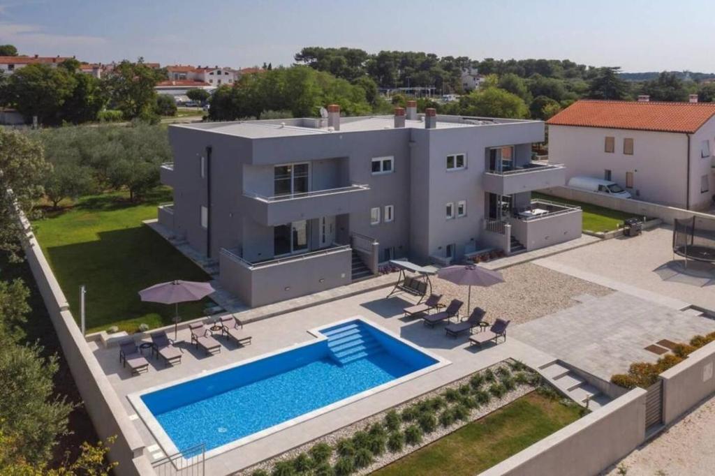 Villa Grande T&D for 14 people in Pula with sauna, fitness & heated pool