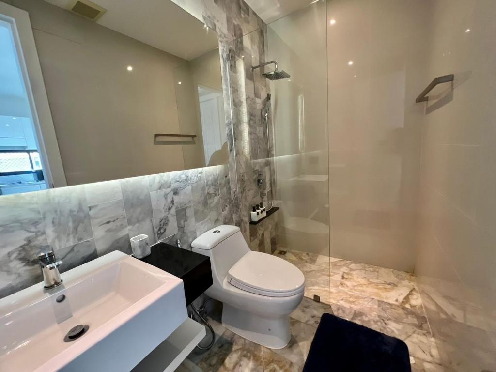 Koupelna v ubytování 2 BR Modern Pool Villa Chalong
