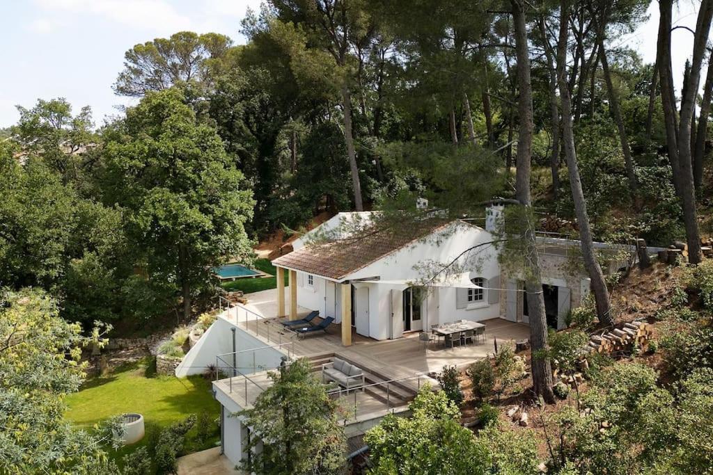 Budova, kde se vila nachází