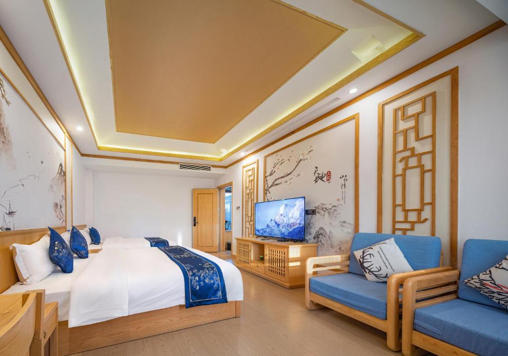 Postel nebo postele na pokoji v ubytování Zhangjiajie DreamWay Hotel - Free pick up service