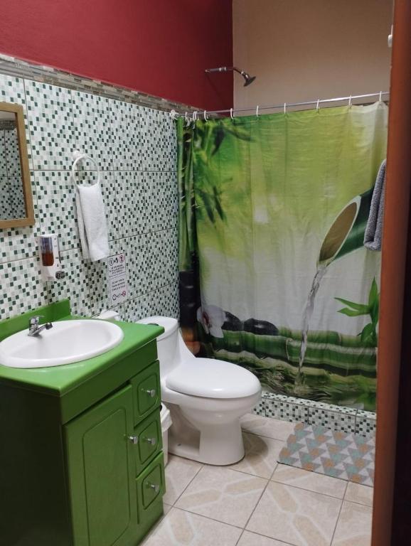 Koupelna v ubytování Cabinas Hukats Secret Jungle