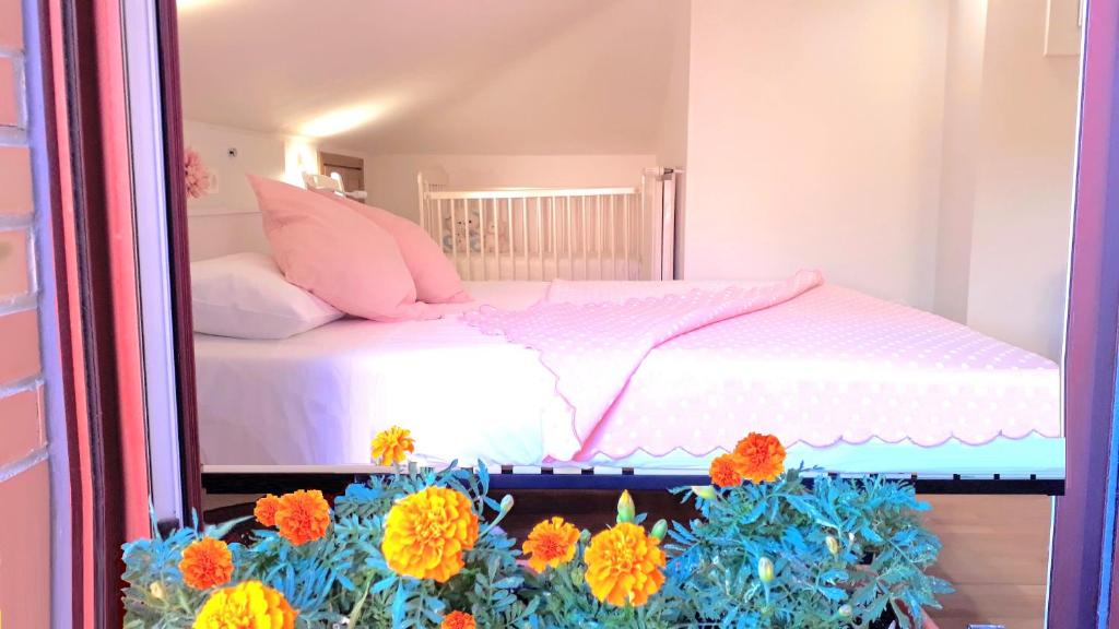 Łóżko lub łóżka w pokoju w obiekcie alaia apartamento