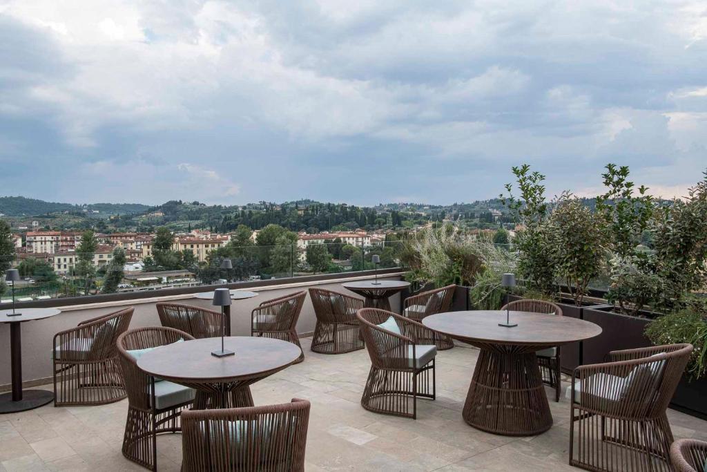 Nespecifikovaný výhled na hory nebo výhled na hory při pohledu z hotelu