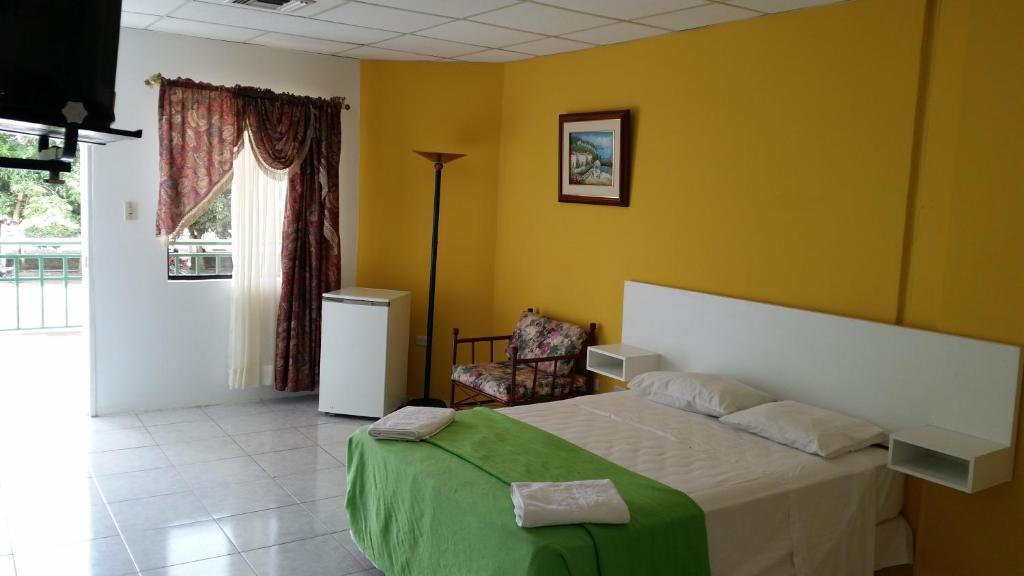 Postel nebo postele na pokoji v ubytování Hotel Juan Sebastián