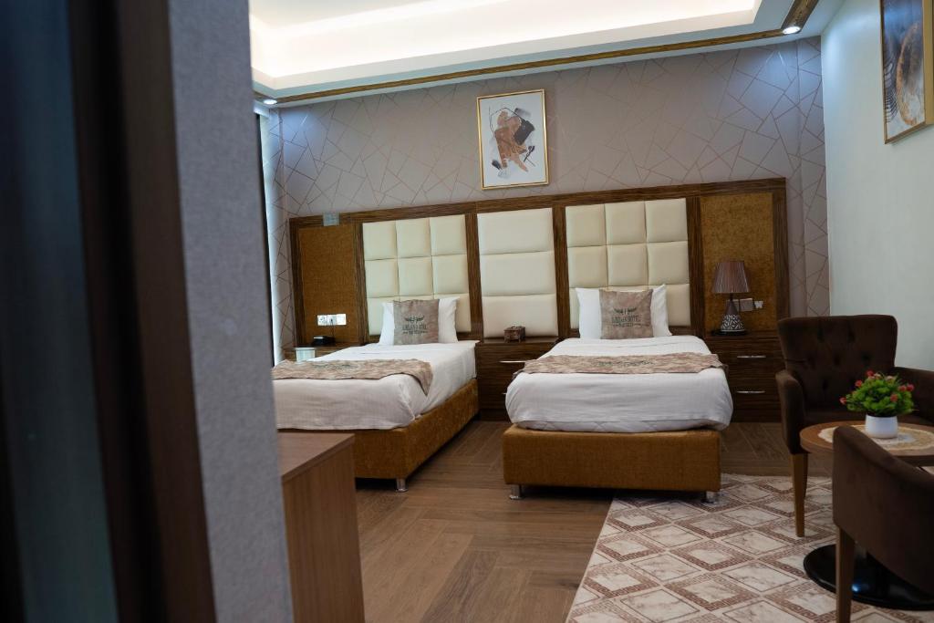 Postel nebo postele na pokoji v ubytování HAMDAAN Hotel