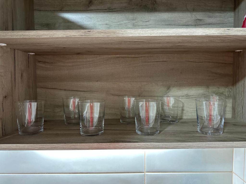 Příslušenství pro přípravu čaje a kávy v ubytování MM Apartman