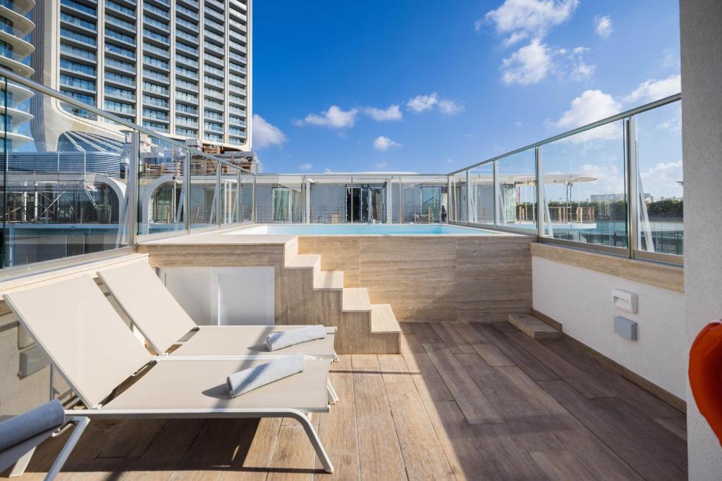 Balkón nebo terasa v ubytování Hotel Levante St Julian's, Affiliated by Melia