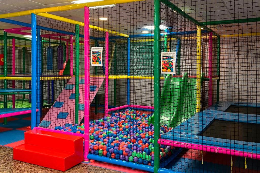 Herní místnost nebo prostor pro děti v ubytování Hotel Don Juan Tossa
