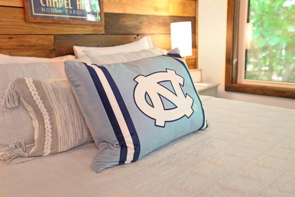 Tiny Tarheel Cozy Retreat Near UNC Tiny House - Apartamento De Una Habitación