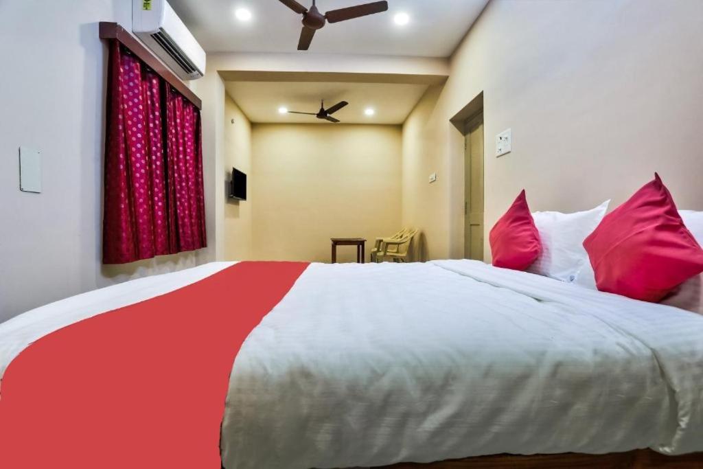 Postel nebo postele na pokoji v ubytování Grand Ocean inn