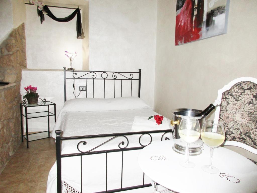 A bed or beds in a room at Antico Casale Fabrizi