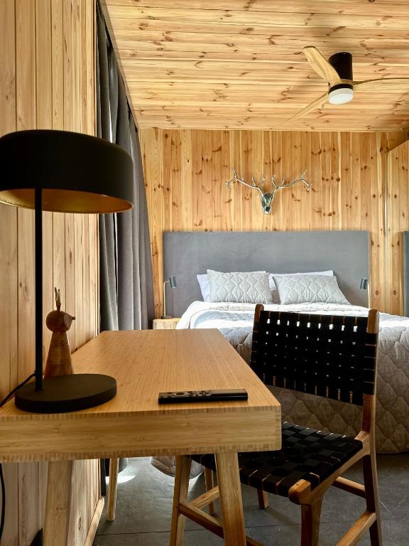 Postel nebo postele na pokoji v ubytování Black Deer - z Sauną na Tarasie, Jacuzzi i Widokiem na Góry - by Deer Hills Luxury Apartments