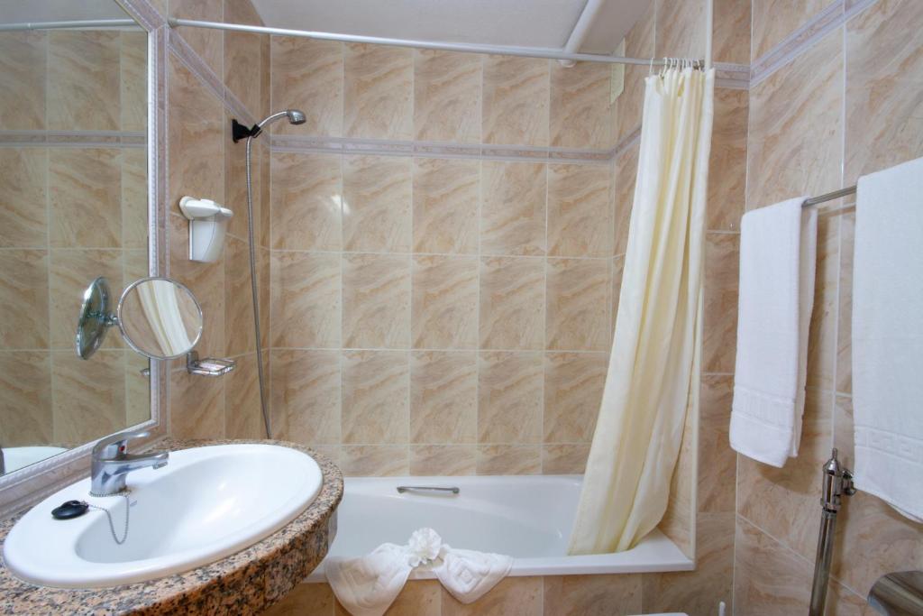 Koupelna v ubytování Apartamentos Pez Azul