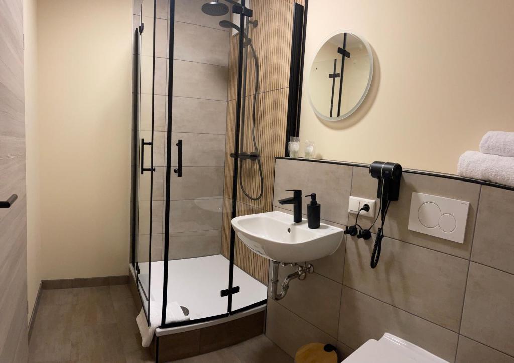 Hotel zum Rohrbach - Quarto Duplo Com Banheiro Privativo Externo