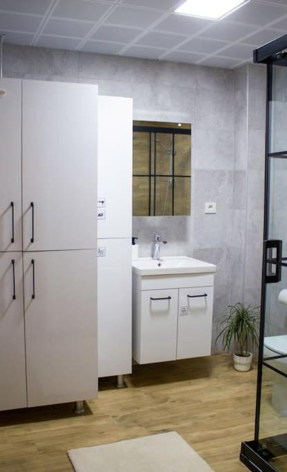 Fotografie z fotogalerie ubytování Stylish Triplex Apartment in The Heart of Izmir v destinaci Konak