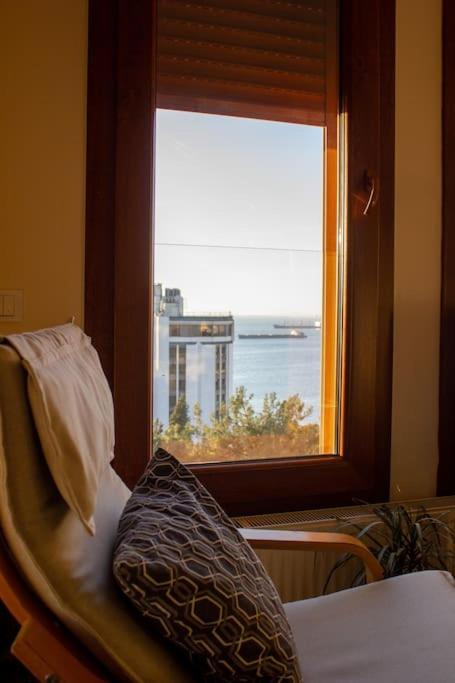 Postel nebo postele na pokoji v ubytování Stylish Triplex Apartment in The Heart of Izmir