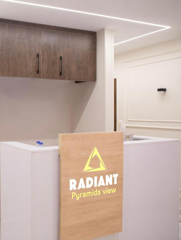 Certifikát, hodnocení, plakát nebo jiný dokument vystavený v ubytování Radiant Pyramids View