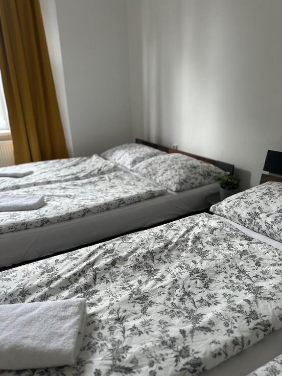 Postel nebo postele na pokoji v ubytování Pension Moravia