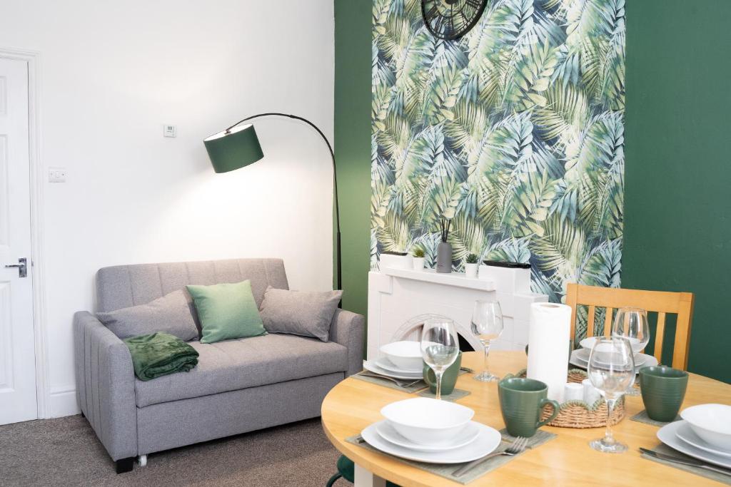 a living room with a table and a couch at Stylish Swindon Town Centre Apartment, FREE parking, sleeps up to 3 in Swindon