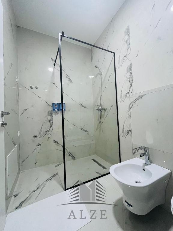 Vannituba majutusasutuses Alze Hotel - Tirana