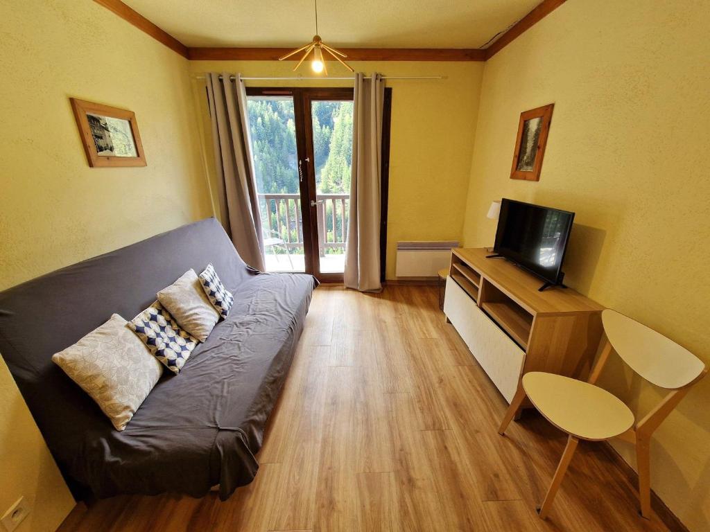 Photo de la galerie de l'établissement 2 pièces 5 pers, accès pistes, proche télécabine et commerces - FR-1-265-306, à Modane