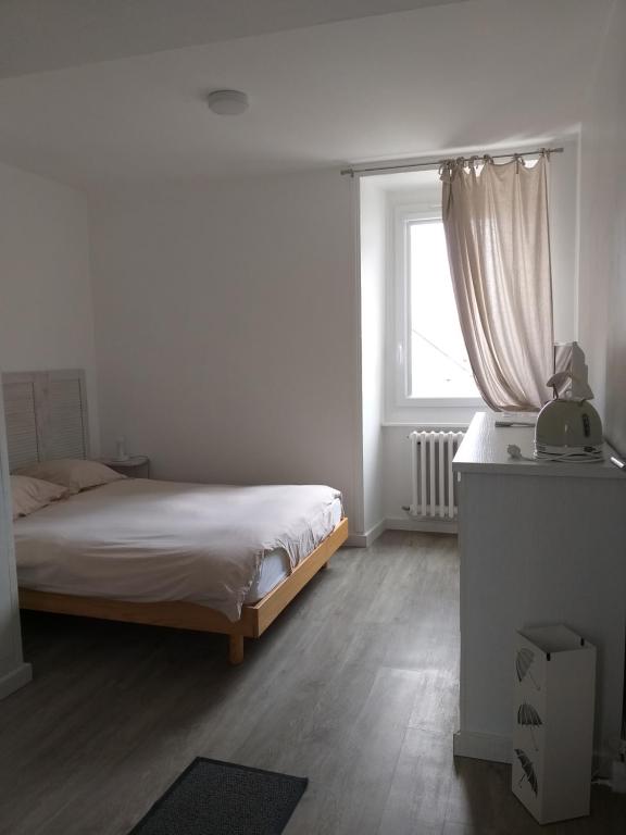 Postel nebo postele na pokoji v ubytování MANOIR ST YVES -Gîte