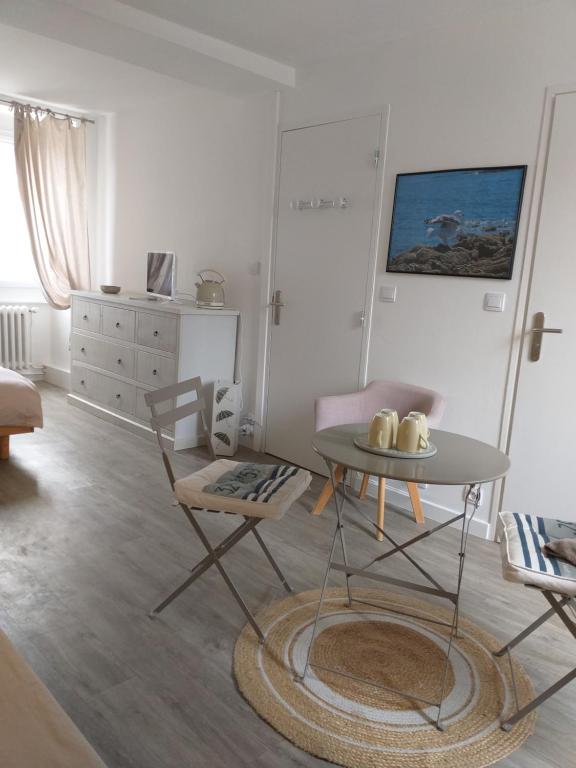 Posezení v ubytování MANOIR ST YVES -Gîte