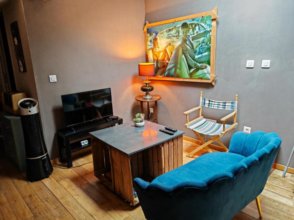 Televízia a/alebo spoločenská miestnosť v ubytovaní Chaleureux studio cœur St Jean Bellecour
