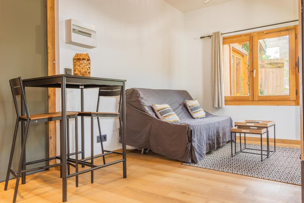 a living room with a couch and a table at Studio Miloé secteur TMB in Saint-Gervais-les-Bains