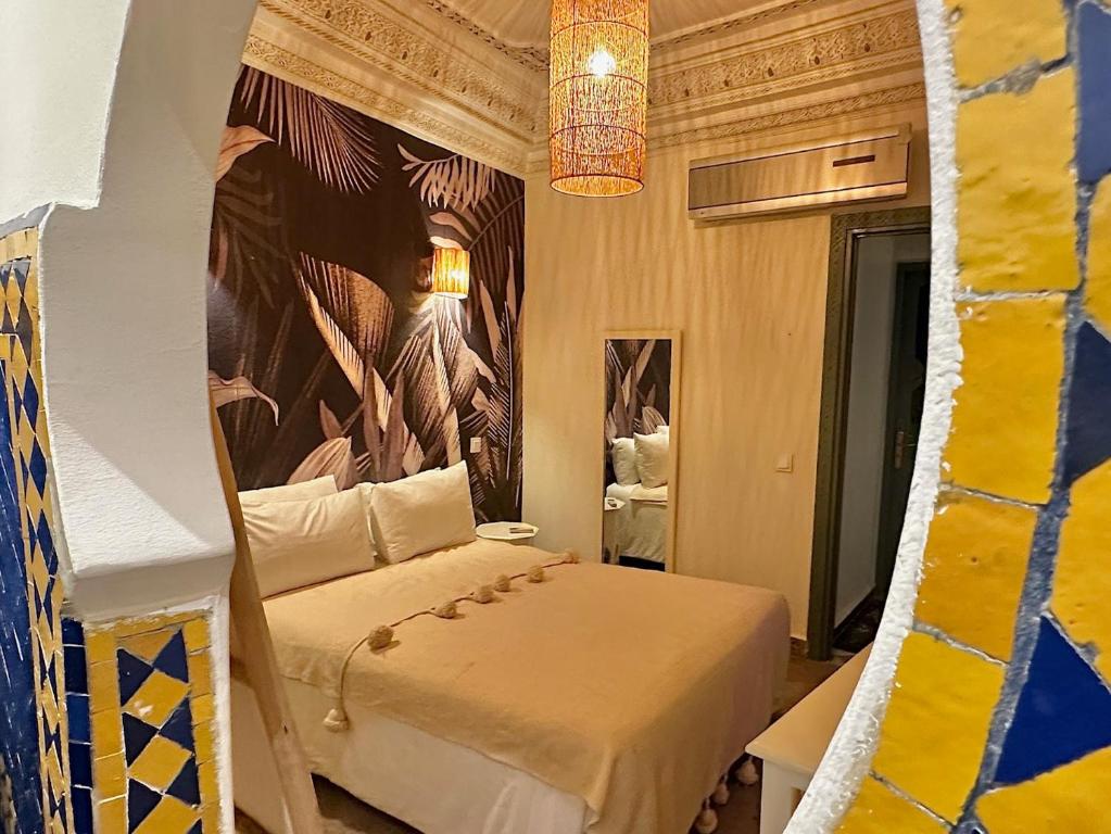 Postel nebo postele na pokoji v ubytování Riad Ksar Fawz & Spa