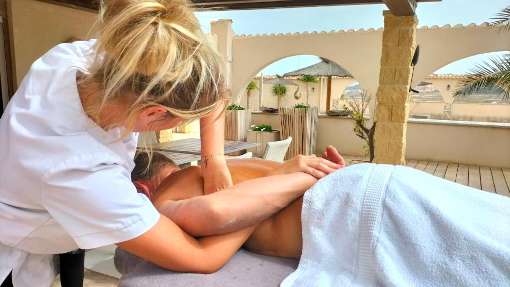 Zaplecze spa i wellness w obiekcie Casa Algezar