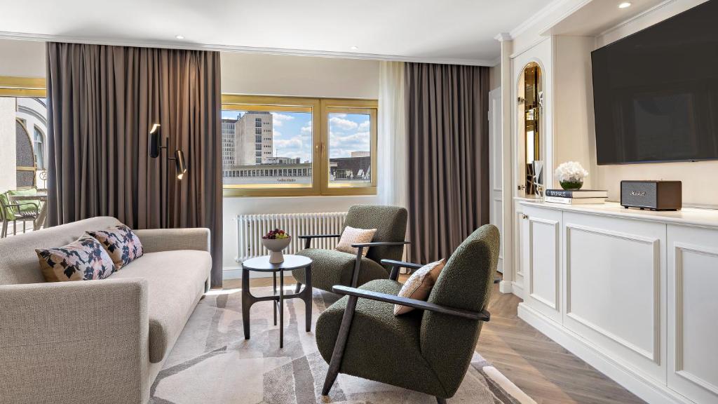 TV a/nebo společenská místnost v ubytování Hotel Bristol Berlin