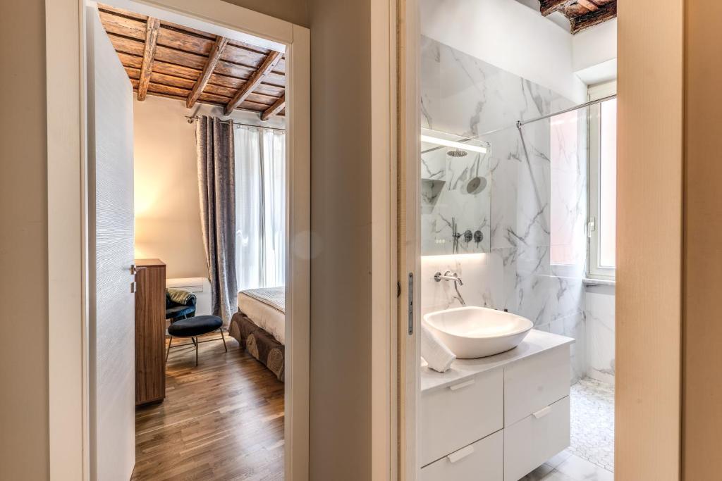 Koupelna v ubytování Trevi Beau Boutique Hotel