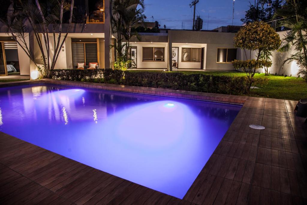 Bazén v ubytování Hotel Platino Expo Guadalajara nebo v jeho okolí