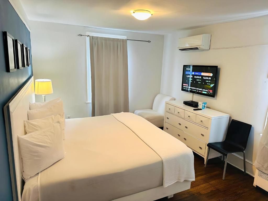 Postel nebo postele na pokoji v ubytování Long Beach Hotel
