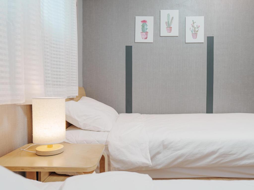 Rain Boots Guest House - Single Room With Private Bathroom