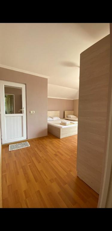 Postel nebo postele na pokoji v ubytování Konstantin House