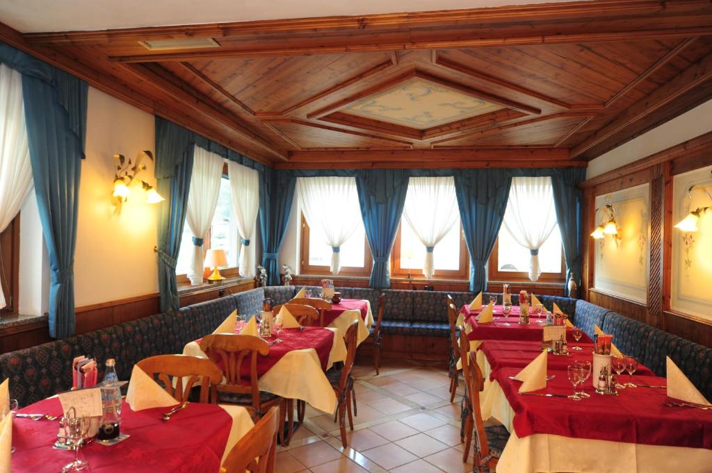 A seating area at Sport Hotel Stella Alpina