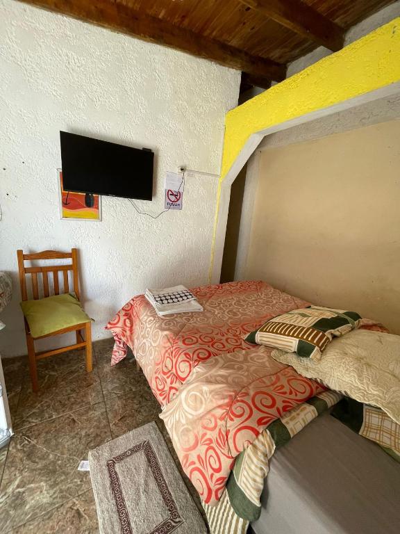 Postel nebo postele na pokoji v ubytování Alojamiento Lunas en Chuy con Baño Privado