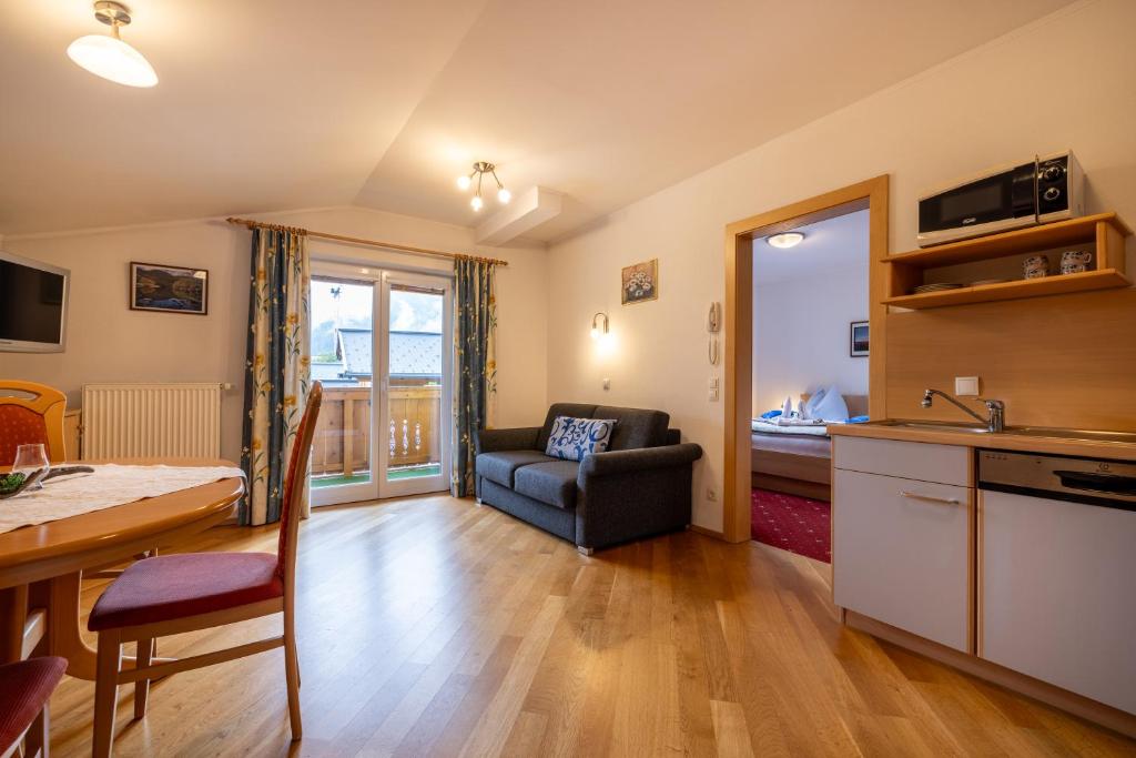 Kuchyň nebo kuchyňský kout v ubytování Haus Roswitha