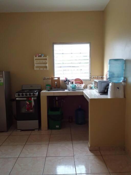 Kuchyň nebo kuchyňský kout v ubytování Tu segundo hogar