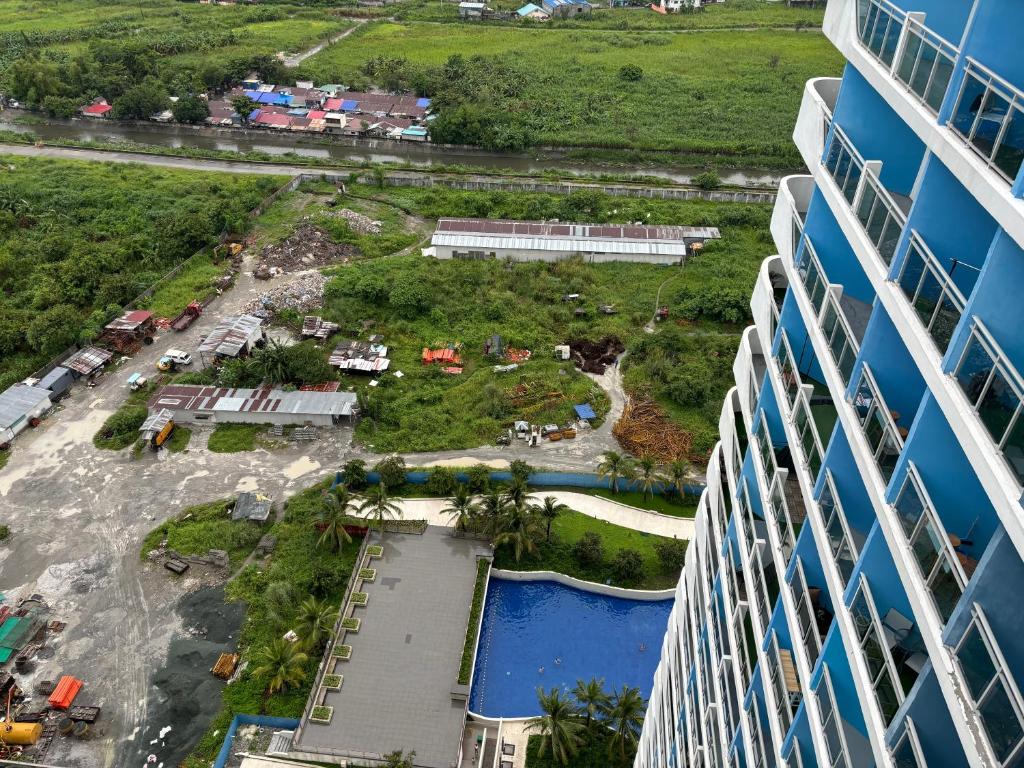 Elegant Studio with videoke at Azure North Pampanga - One-Bedroom Apartment
