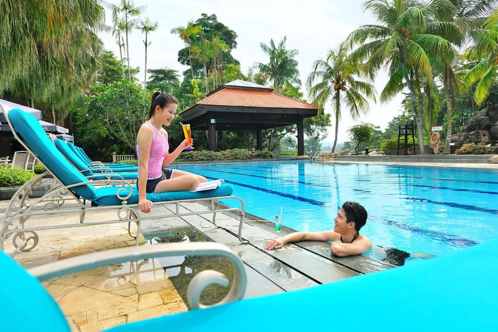 Bazén v ubytování Pulai Springs Resort Official nebo v jeho okolí