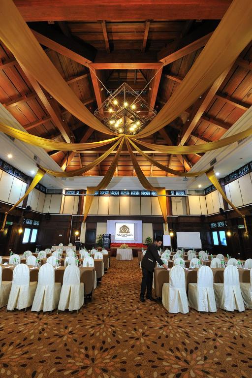 Restaurace v ubytování Pulai Springs Resort Official