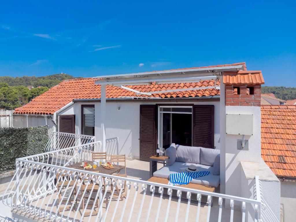 Pharos Sunset - Stari Grad Center - One-Bedroom Apartment