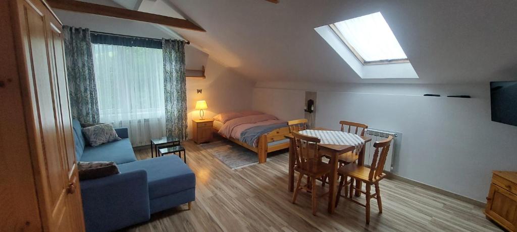Pod akacjami - Triple Room With Private Bathroom