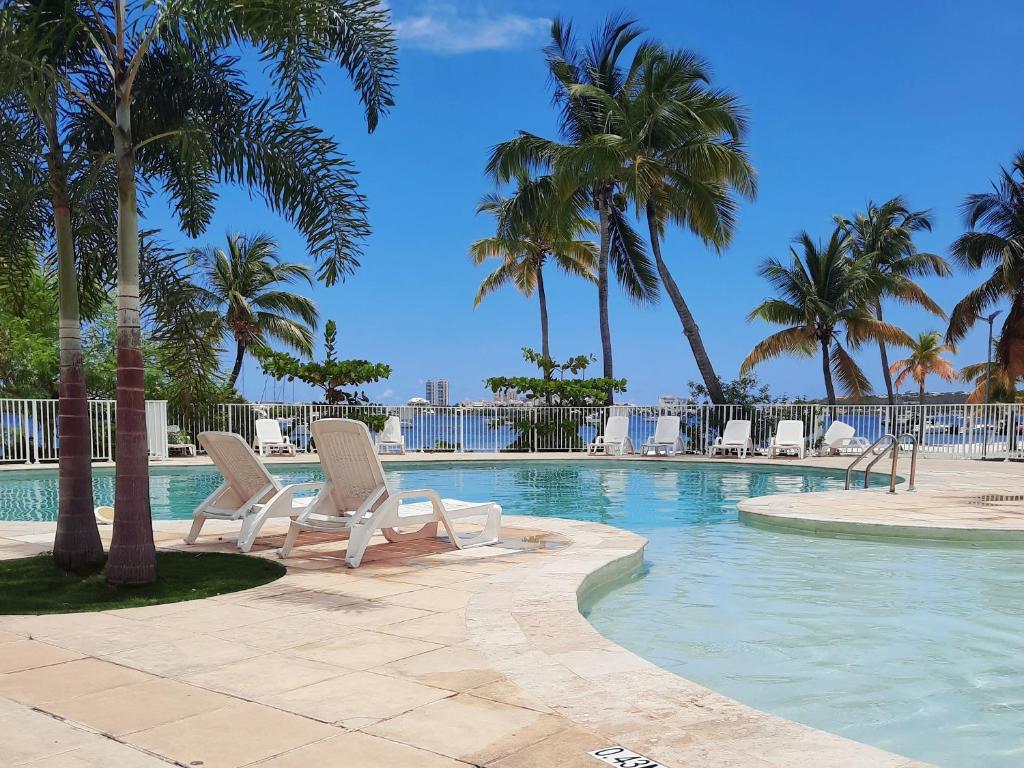 Bazén v ubytování Superbe 2 chambres avec piscine nebo v jeho okolí