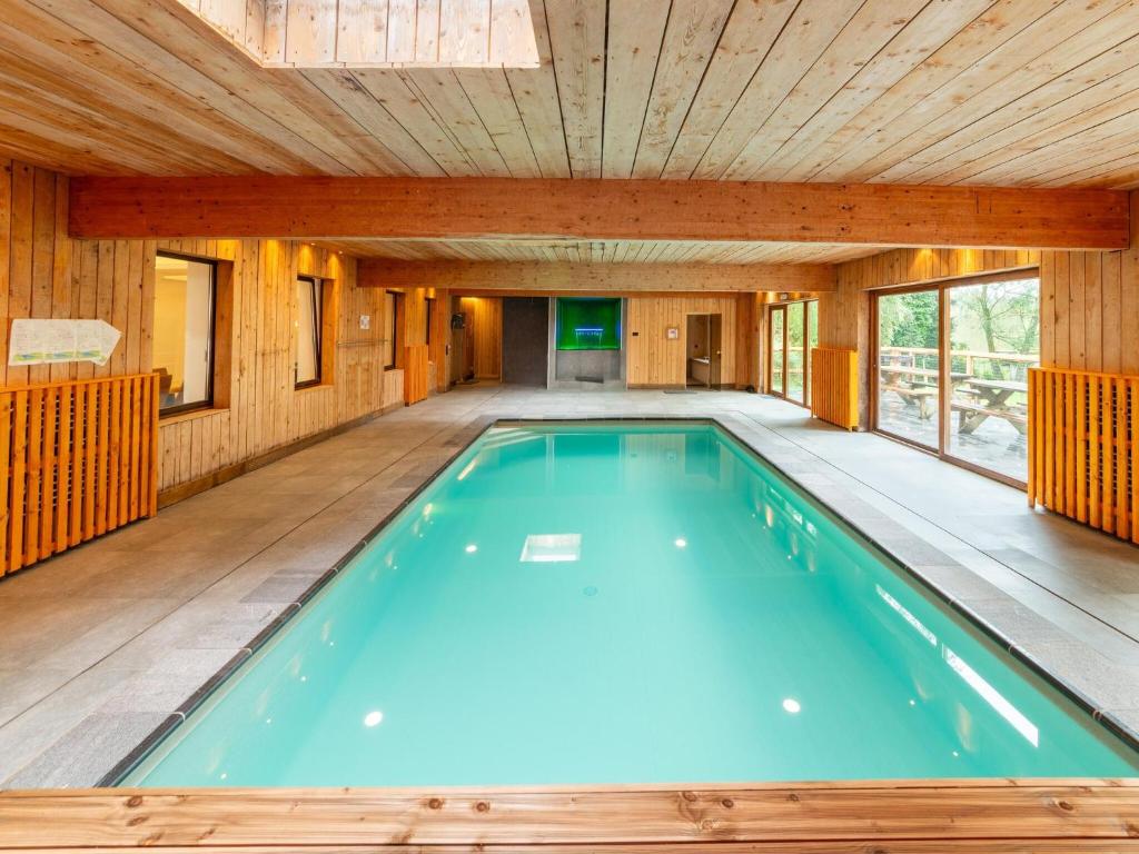 Bazén v ubytování Country House Ardennes with Pool and Sauna nebo v jeho okolí