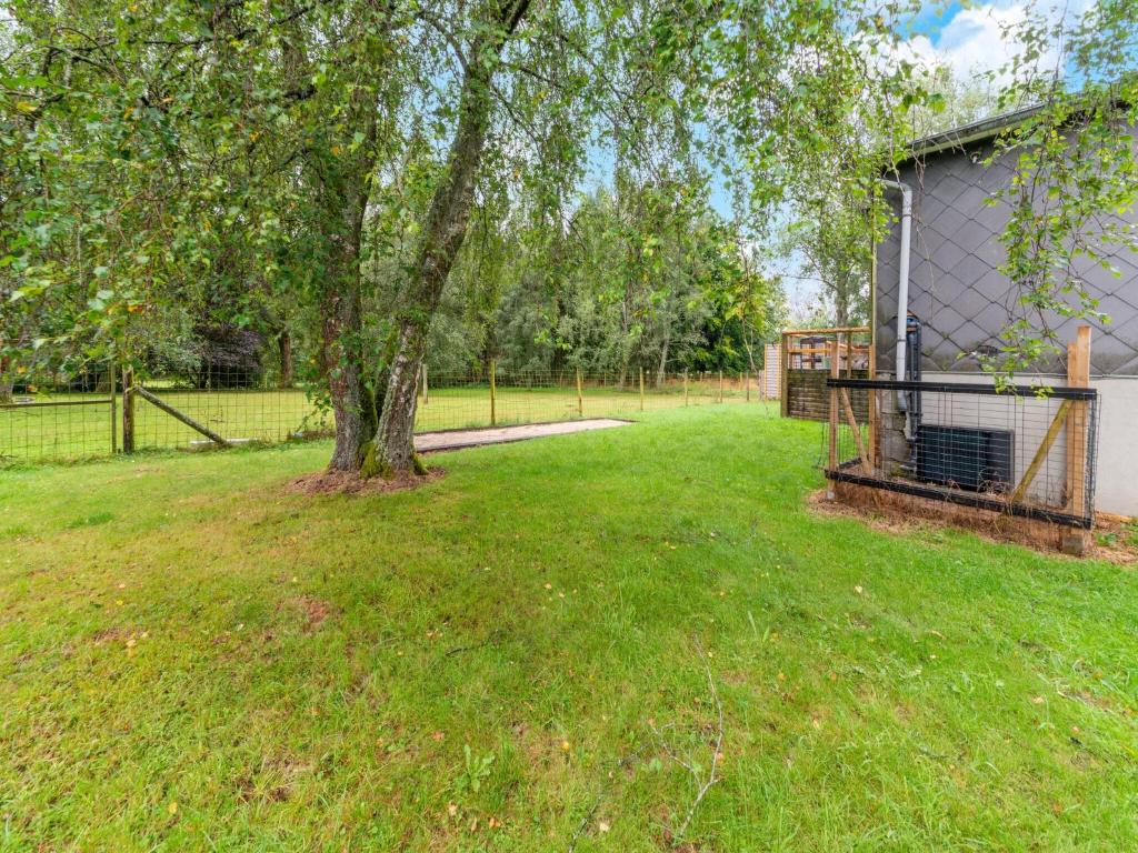 Zahrada ubytování Country House Ardennes with Pool and Sauna