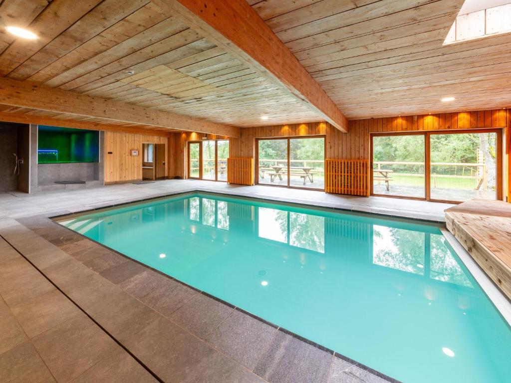 Bazén v ubytování Country House Ardennes with Pool and Sauna nebo v jeho okolí